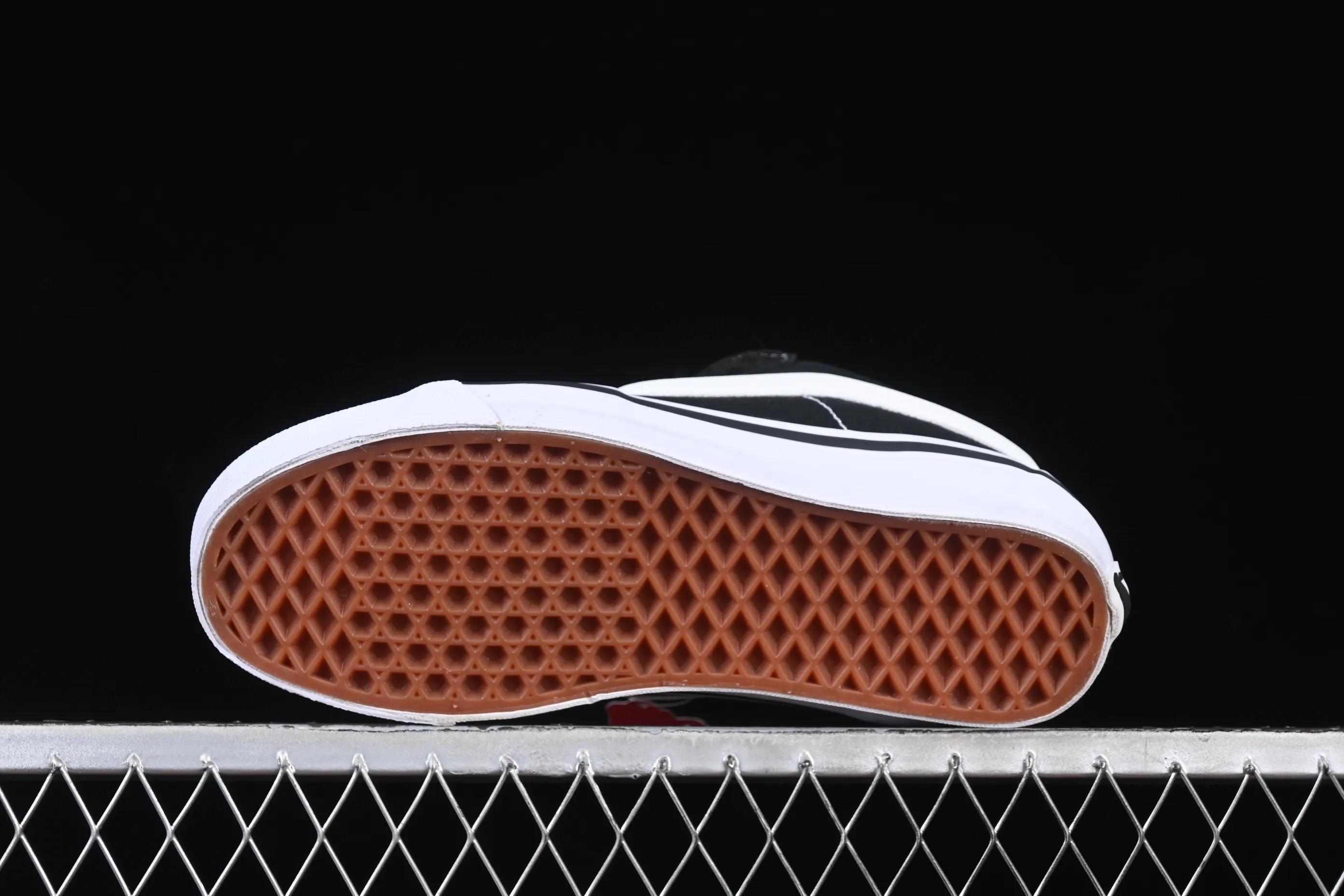 All categories Vans Vans series Vans Mid Vans China HommeGirls x Vans Sk8-Mid Fashionable and versatile mid-top casual vulcanized sneakers VN000NBNCJK